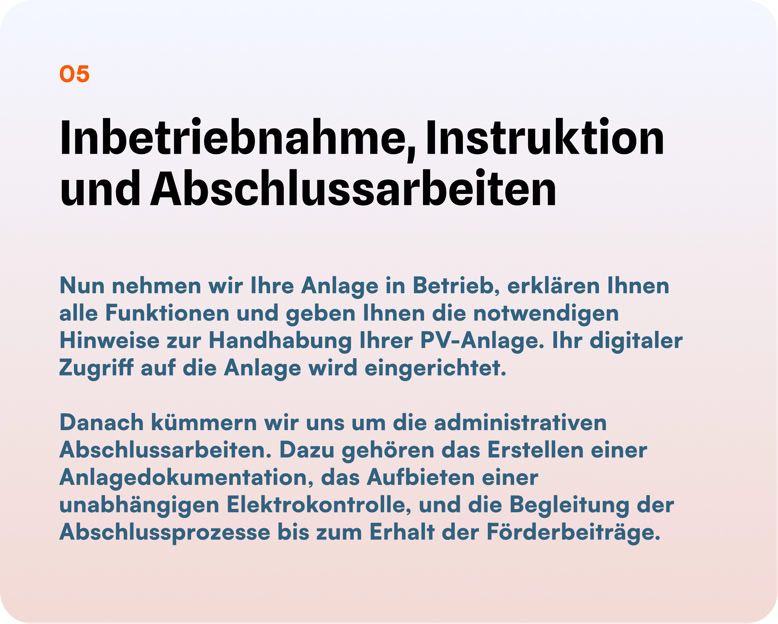 Text auf einem Hintergrund mit Farbverlauf, das den Titel "Inbetriebnahme, Instruktion und Abschlussarbeiten" und einen erklärenden Absatz enthält.