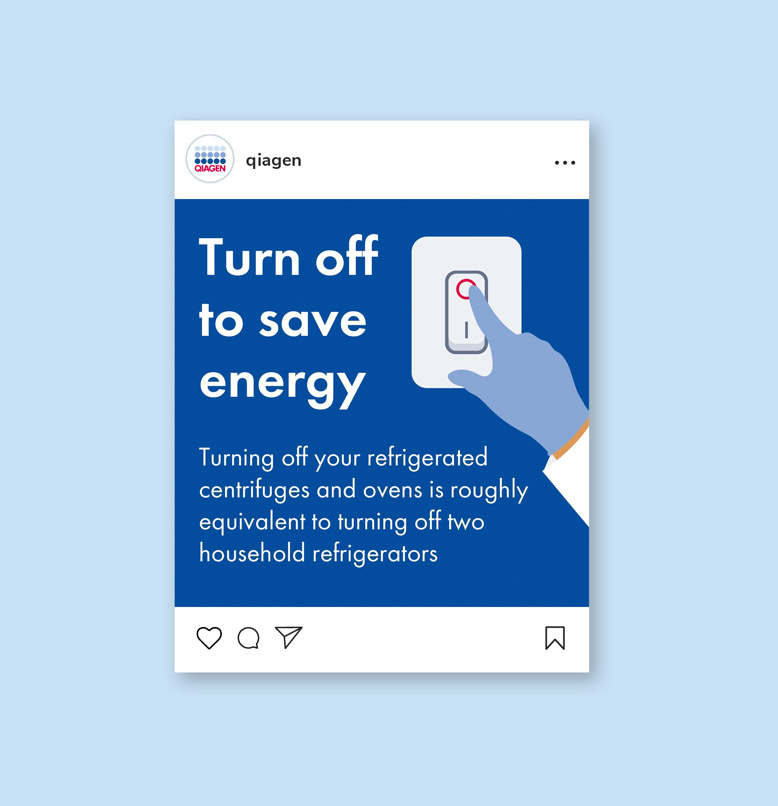 Grafik mit blauem Hintergrund, Text "Turn off to save energy" und einer Hand, die einen Schalter betätigt. Darunter weiterer Text über Energieeinsparung.
