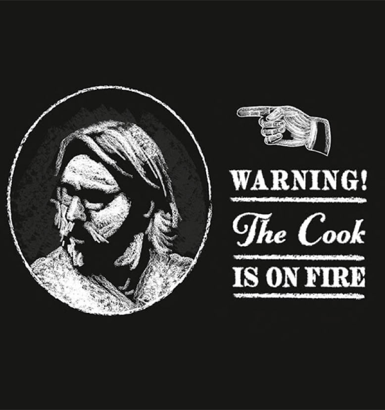 Schwarz-weiß Illustration eines Mannes mit Brille und langen Haaren in einem ovalen Rahmen, daneben ein gezeichneter Zeigefinger und der Text "WARNING! The Cook is on Fire".